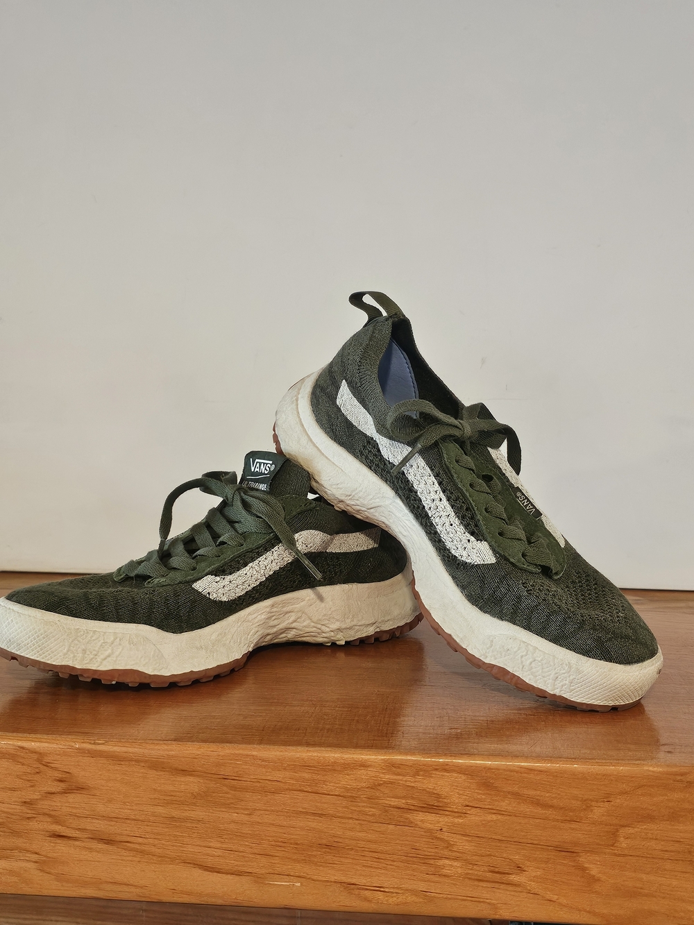 Vans UltraRange VR3 Sneakers - Chive Green / Gum (Men 6 / Women 7.5)
